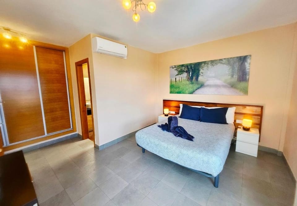 Tennis court, Bedroom, air conditioner