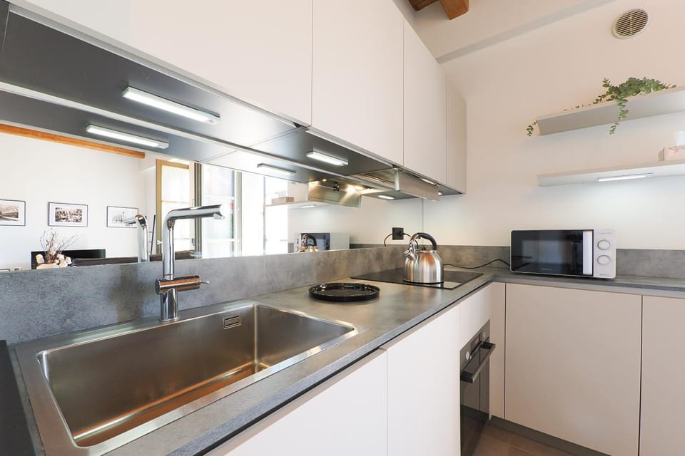 Kitchen or kitchenette, dishwasher, microwave, stove