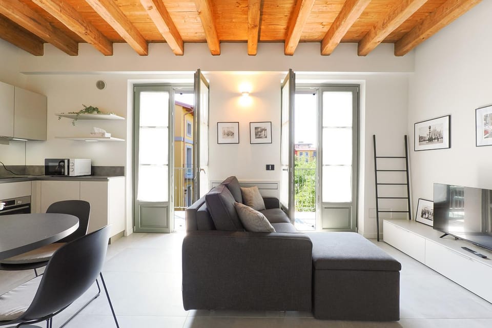 TV and multimedia, Kitchen or kitchenette, Living room, Dining area