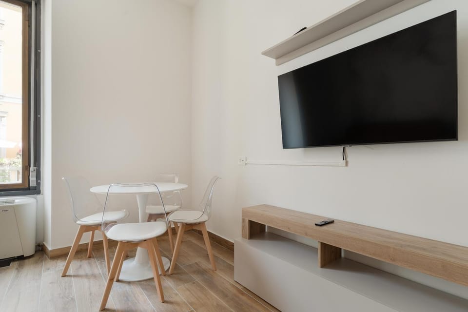 Communal lounge/ TV room, TV and multimedia, Living room, Seating area, Evening entertainment