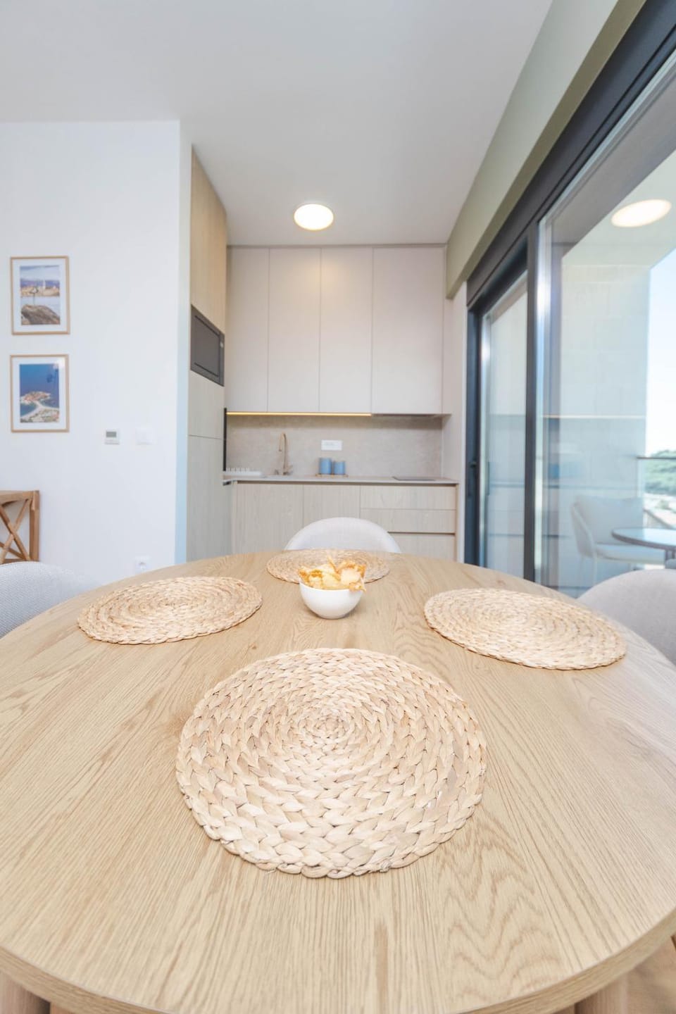 Dining area, kitchen