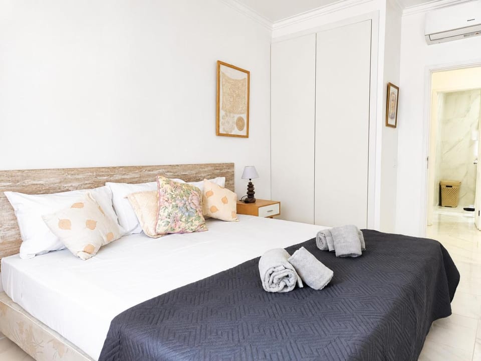Apartment with ocean view 40 meters from the sand Apartment in Quarteira
