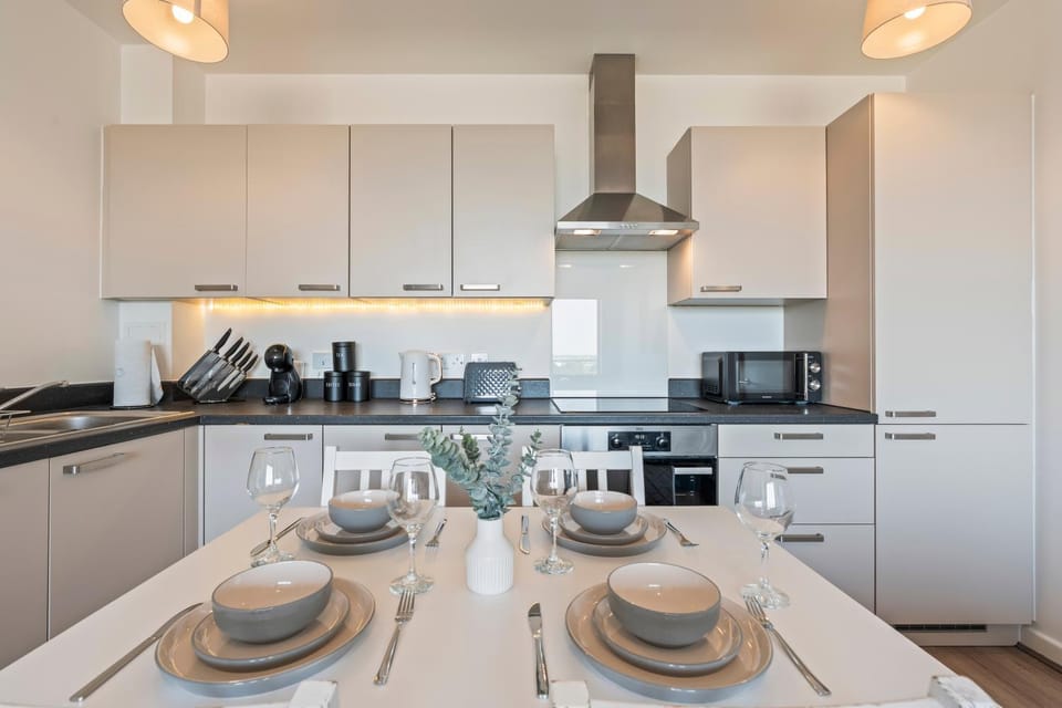 Wembley Getaway - Balcony - Sleeps 8 Apartment in Wembley