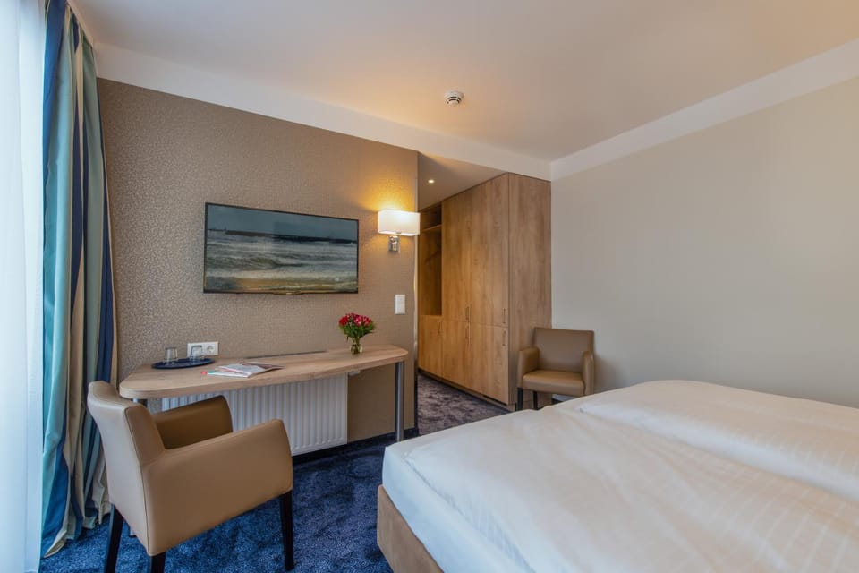 Bed, TV and multimedia, Photo of the whole room