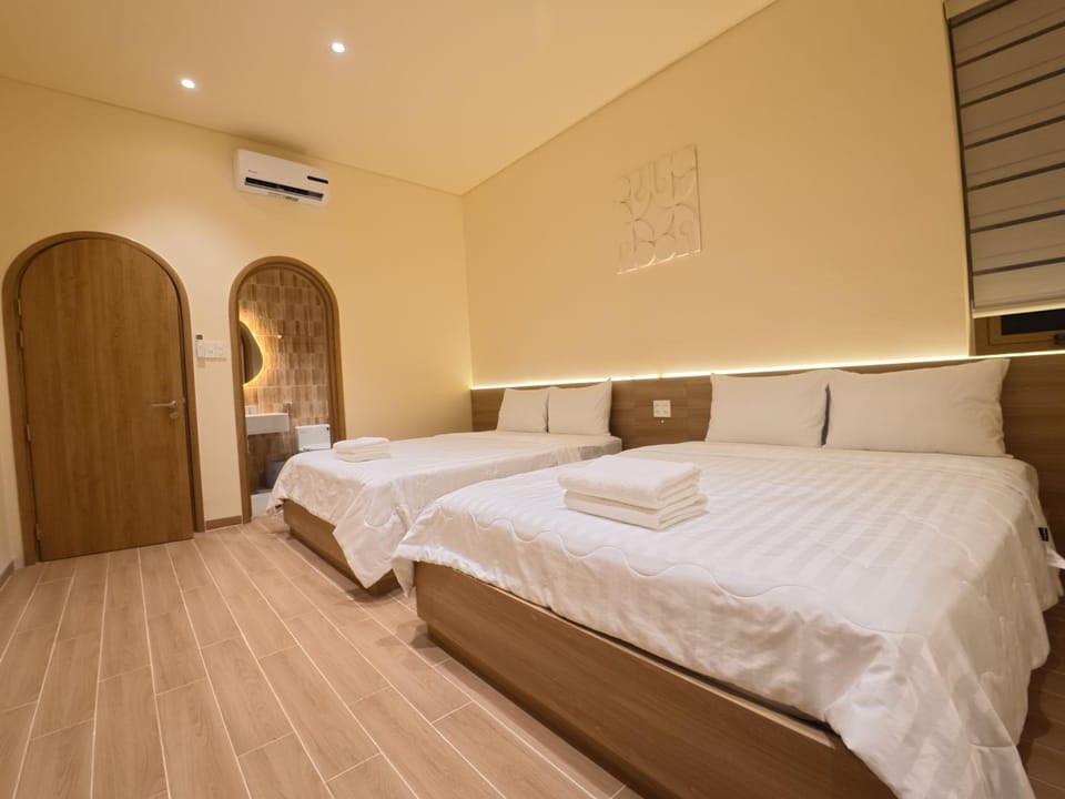 Bed, Photo of the whole room, Bedroom, towels, wardrobe, air conditioner