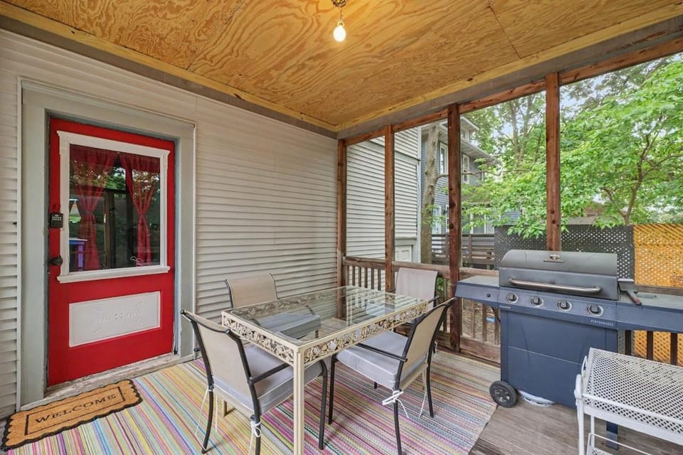 Illini Dream House With Historic Retreat Near UIUC House in Champaign