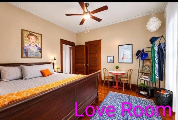 Illini Dream House With Historic Retreat Near UIUC House in Champaign