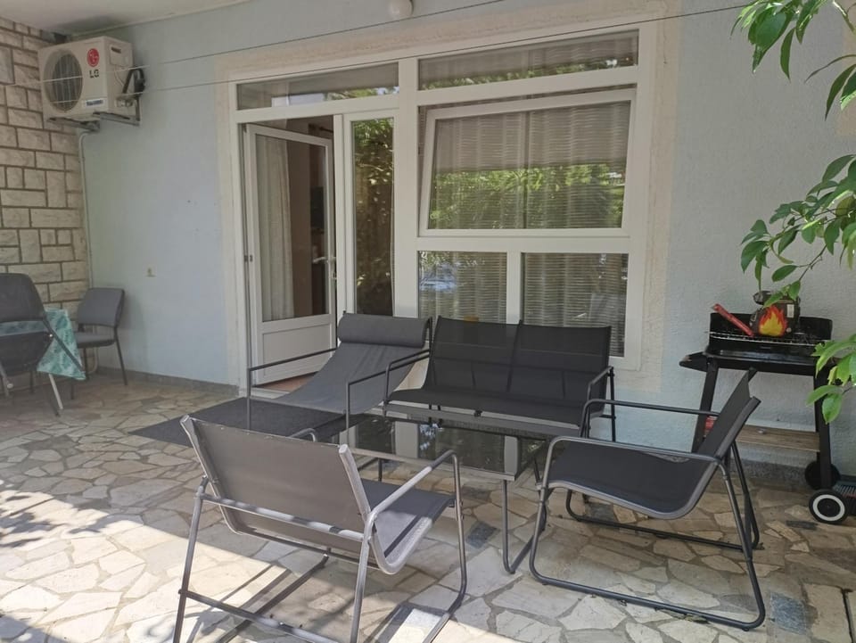 Patio, Day, Balcony/Terrace, Balcony/Terrace, Living room, Seating area, internet, internet, sunbed