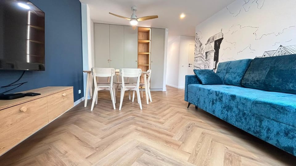 TV and multimedia, Seating area, Dining area