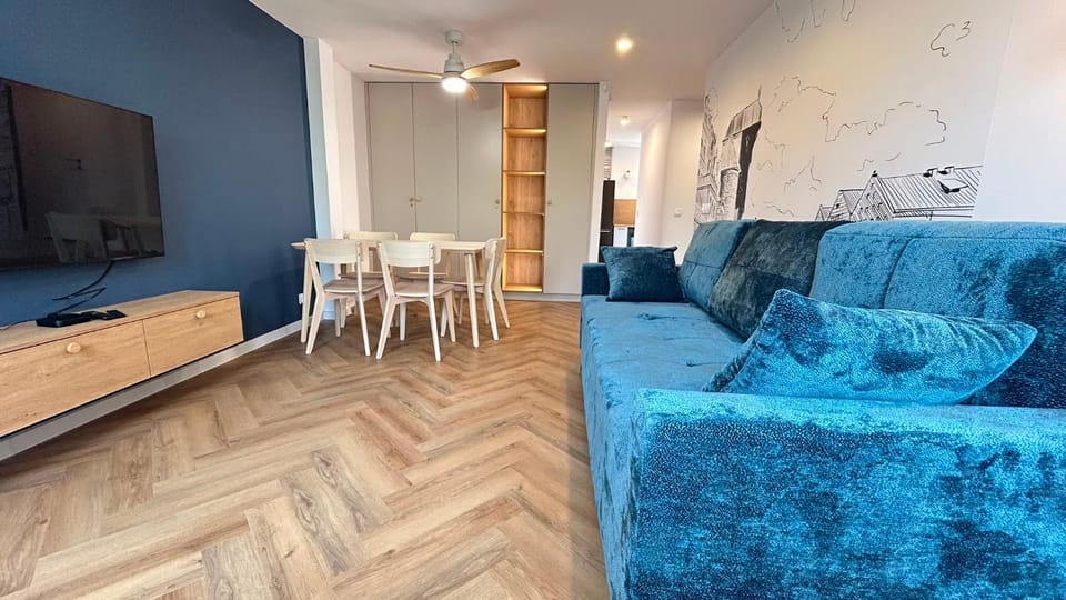 TV and multimedia, Kitchen or kitchenette, Living room, Seating area, Dining area