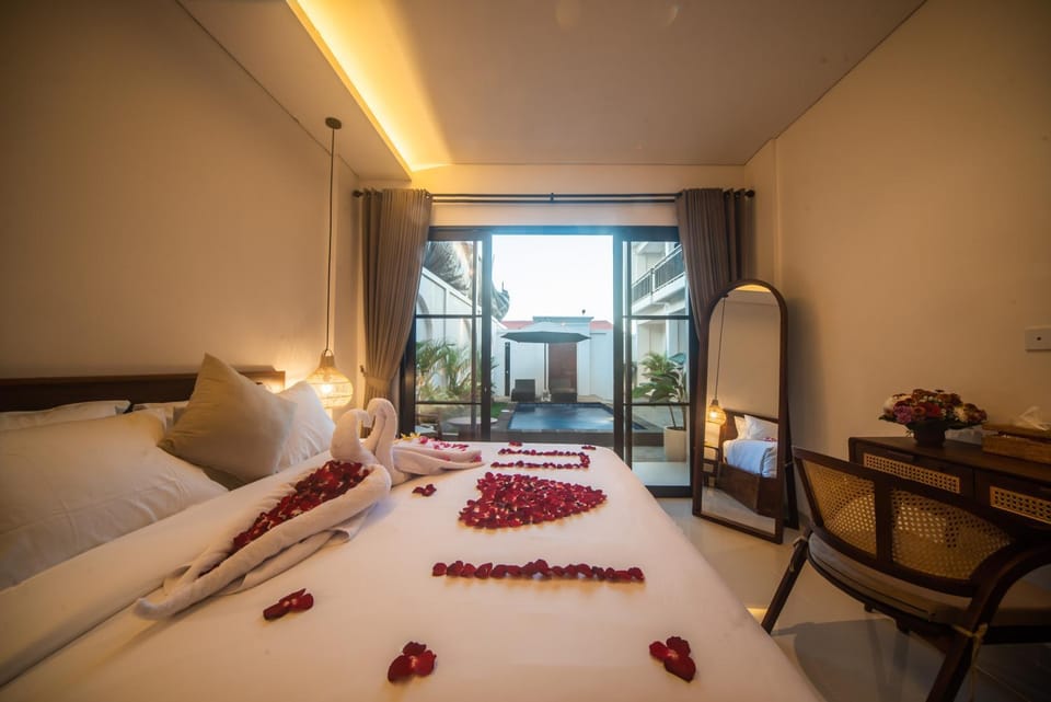 Bedroom, Swimming pool, towels