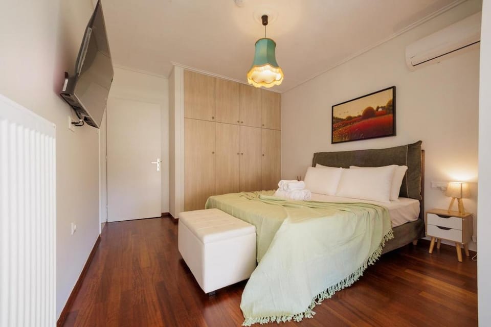 Athens Riviera Luxury 2BR Sleeps 6 Parking Apartment in South Athens