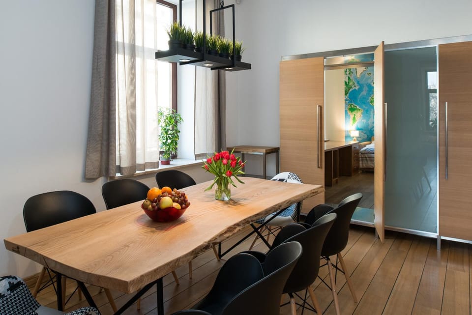 Seating area, Dining area