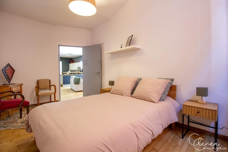 Bed, Bedroom