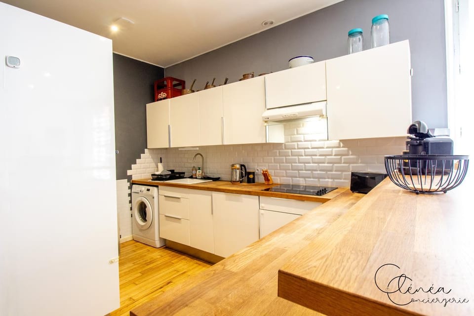 Coffee/tea facilities, dishwasher, washing machine, kitchen