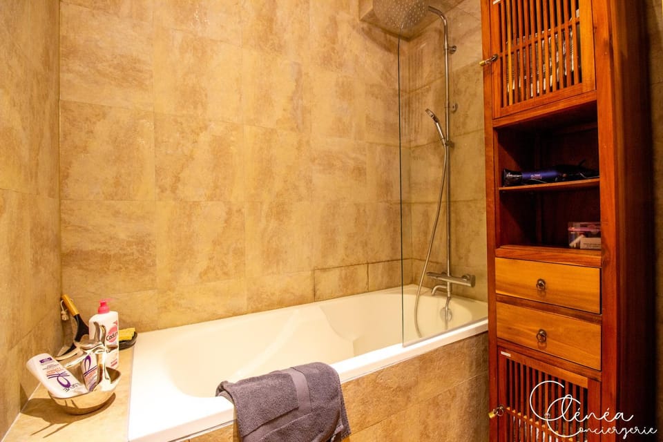 Bathroom, Bath, hair dryier