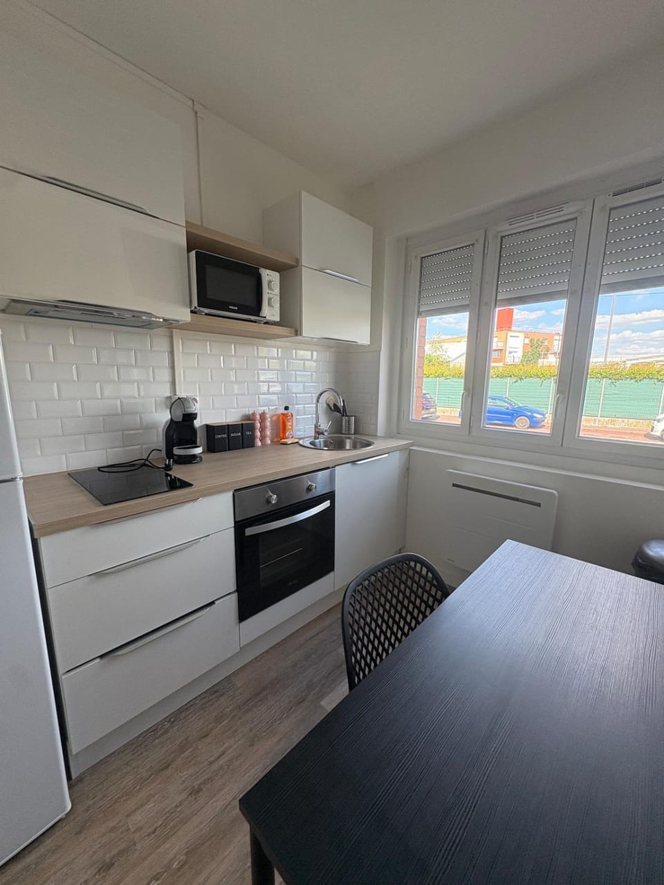 Kitchen or kitchenette, Photo of the whole room, Dining area