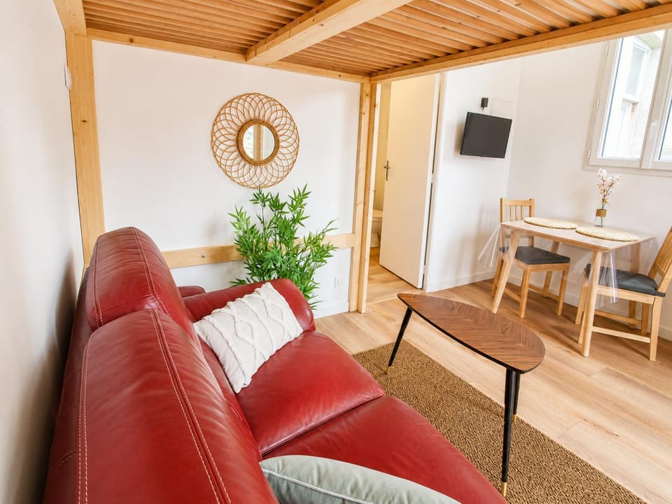 TV and multimedia, Living room, Decorative detail, Dining area, concierge, internet