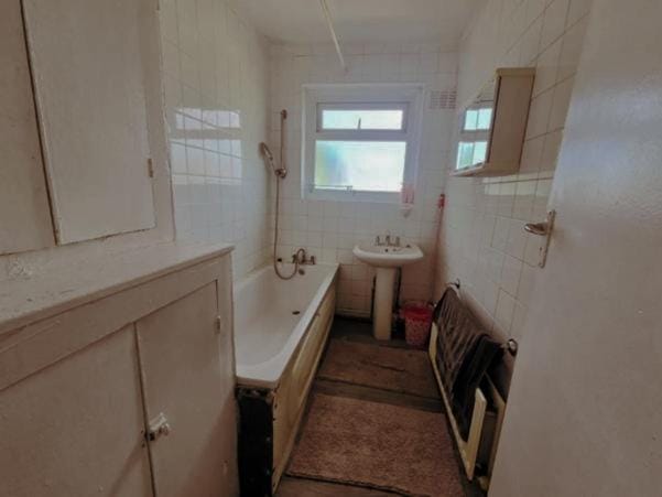 Budget-Friendly 2BR Apartment, Slough-Windsor Nearby Apartment in Slough