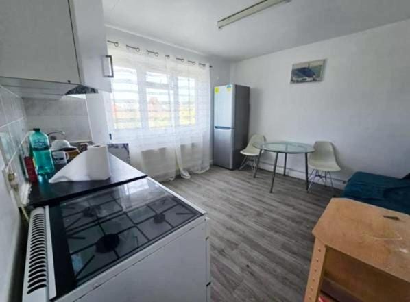 Budget-Friendly 2BR Apartment, Slough-Windsor Nearby Apartment in Slough