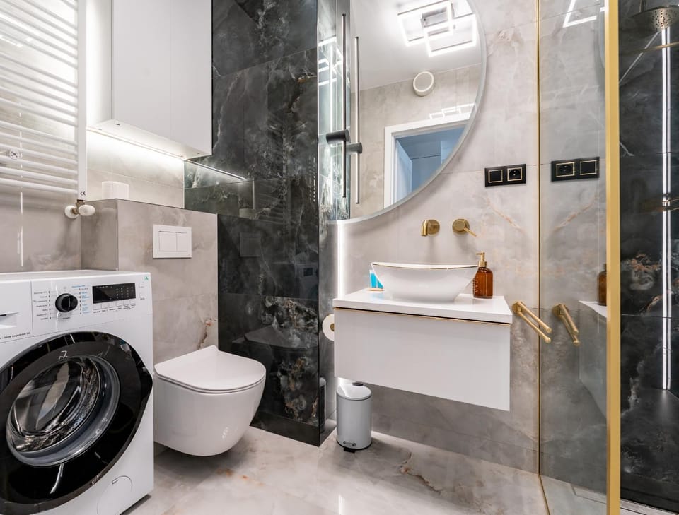 Shower, Toilet, Bathroom, towels, washing machine
