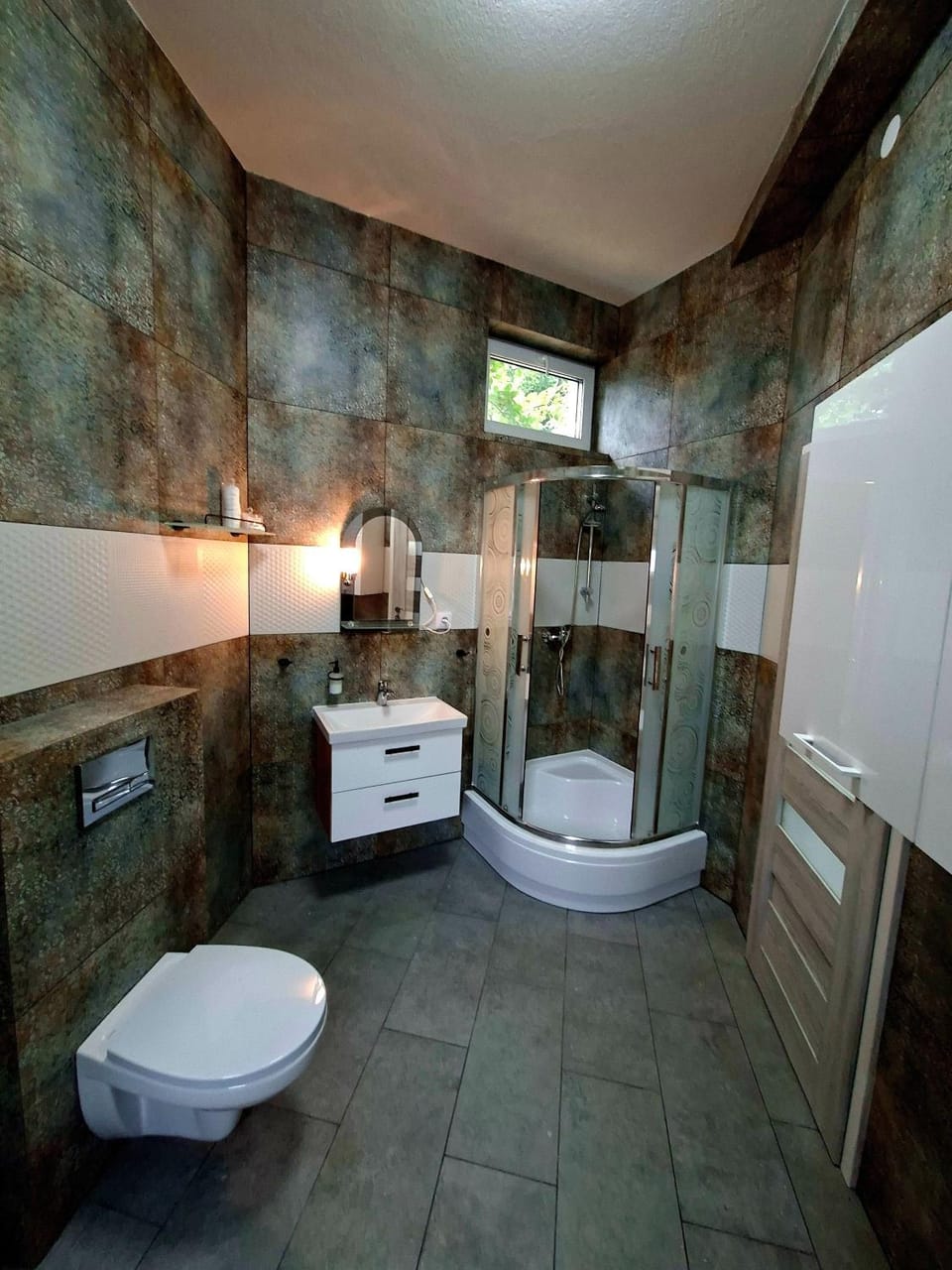 Shower, Toilet, Bathroom, towels