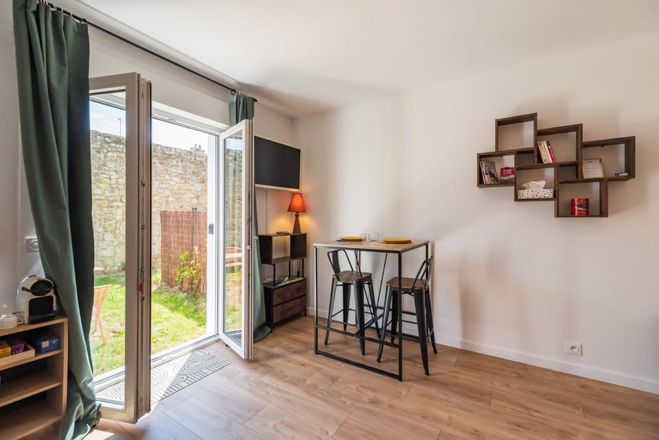 Charmant studio avec jardin, Guingamp centre Apartment in Brittany