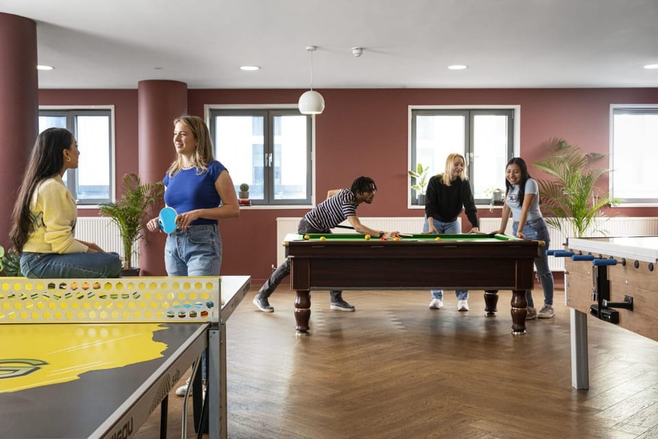 Billiard, Game Room
