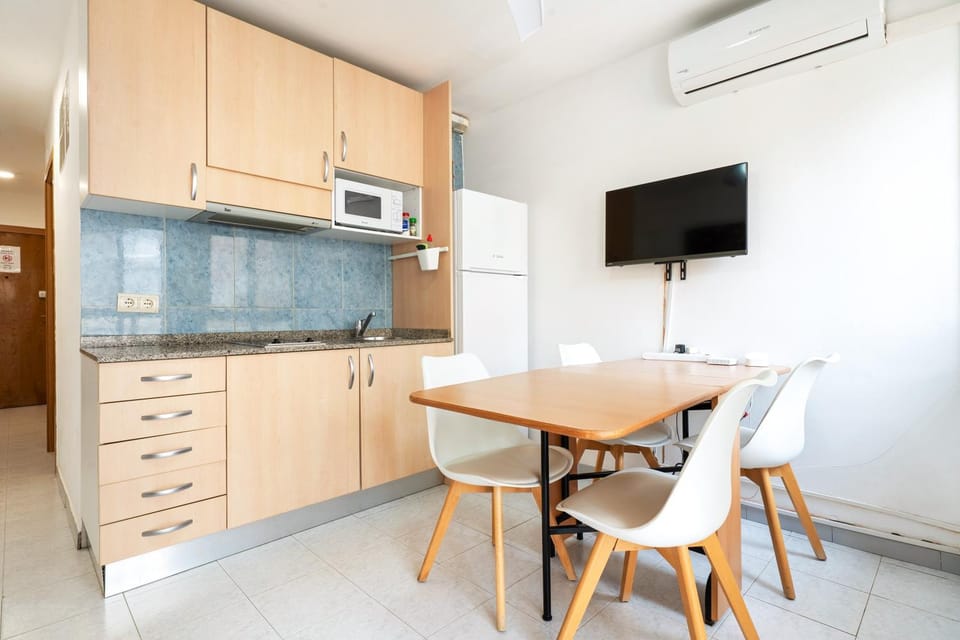 Property building, Kitchen or kitchenette, Living room