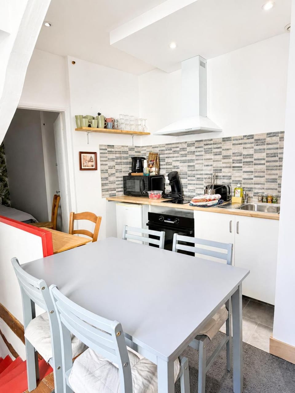 Kitchen or kitchenette, Dining area