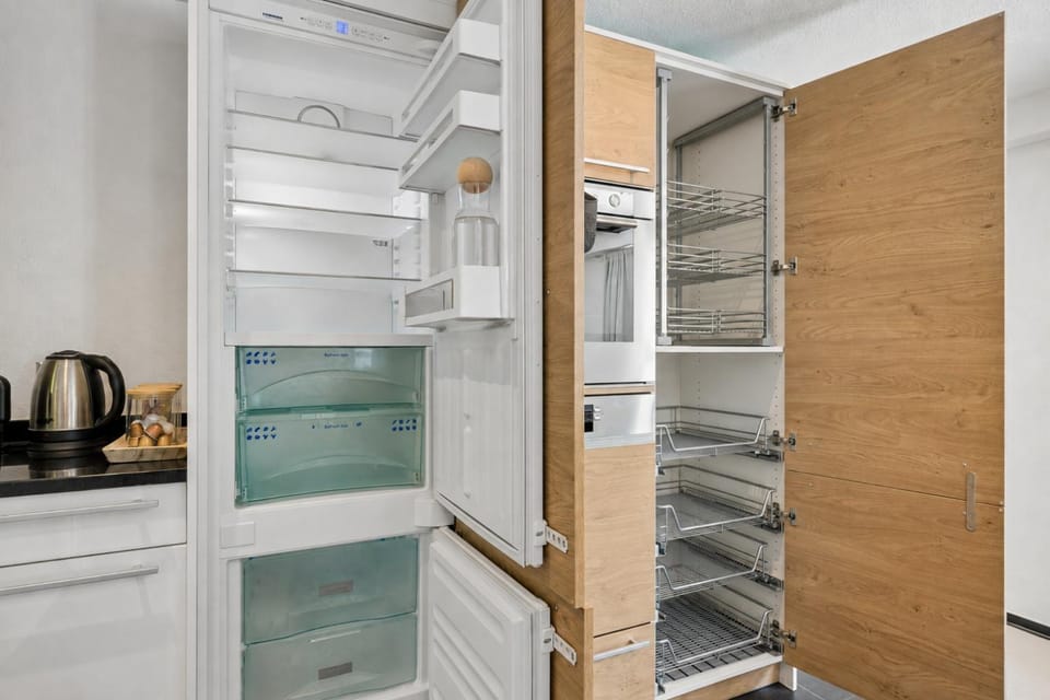 Kitchen or kitchenette, kitchen