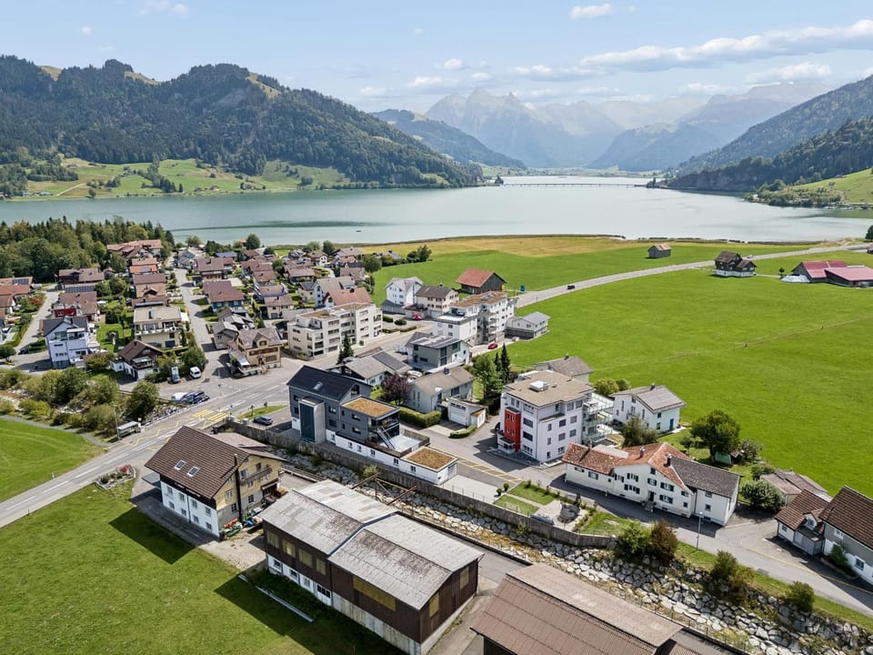 Bird's eye view, Area and facilities