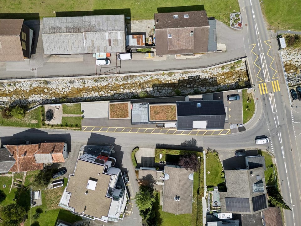 Bird's eye view, Area and facilities