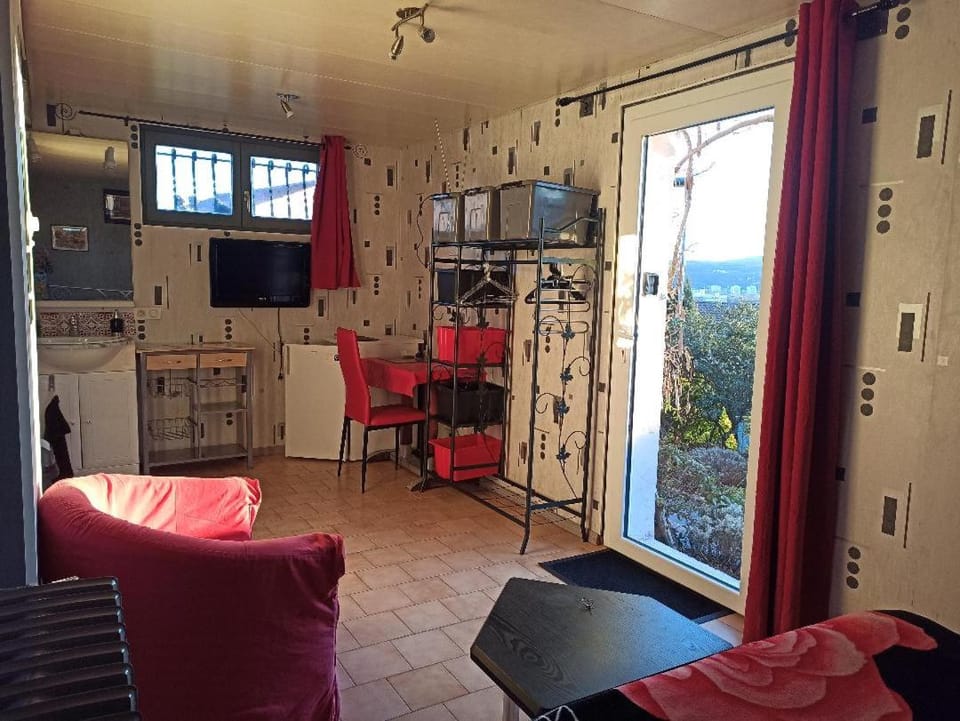 Chambre indépendante à Grigny Vacation rental in Givors