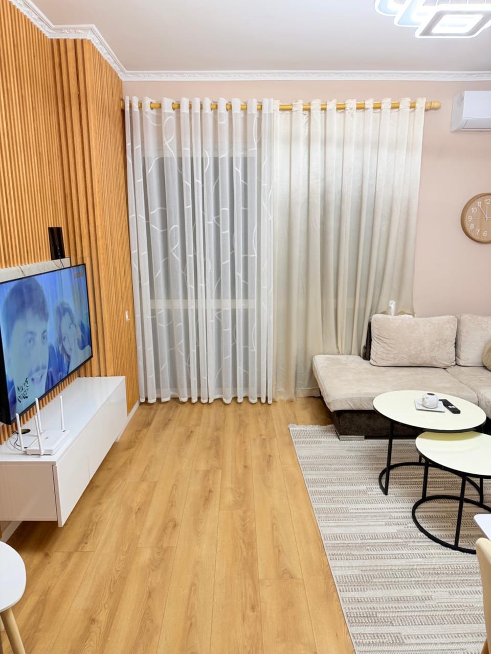 TV and multimedia, Living room, Seating area, air conditioner