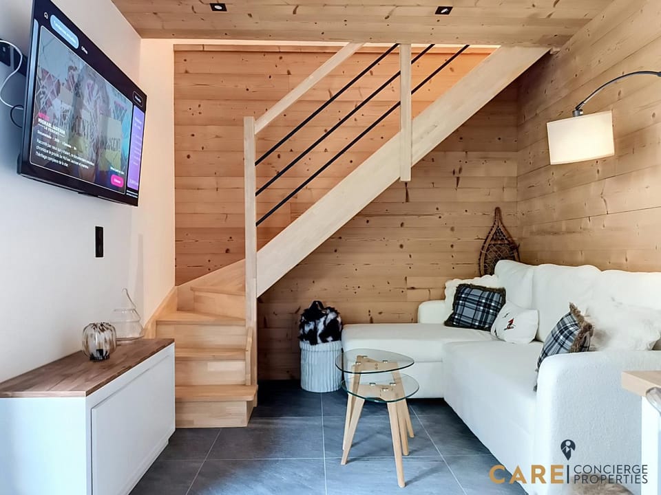 Communal lounge/ TV room, Living room