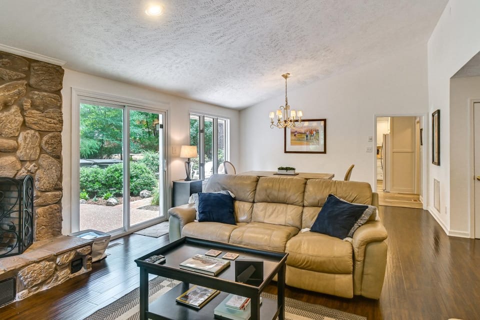 Walk to Golf! Relax with Hot Tub and Game Room! House in Pinehurst