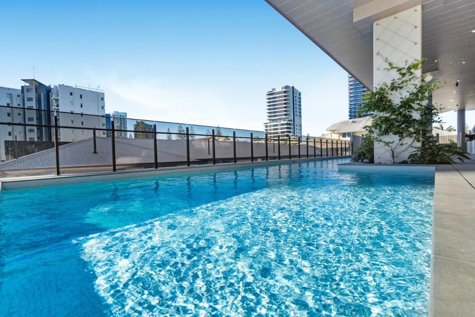 Elegant Oceanview 2BR in Mermaid PrimeLocation Apartment in Mermaid Beach