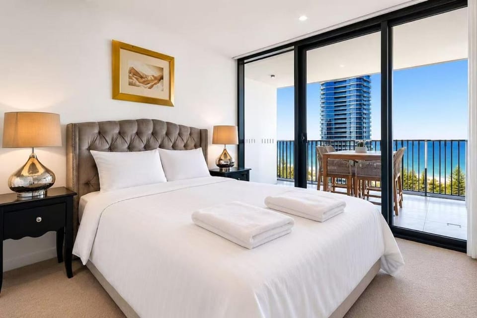 Elegant Oceanview 2BR in Mermaid PrimeLocation Apartment in Mermaid Beach