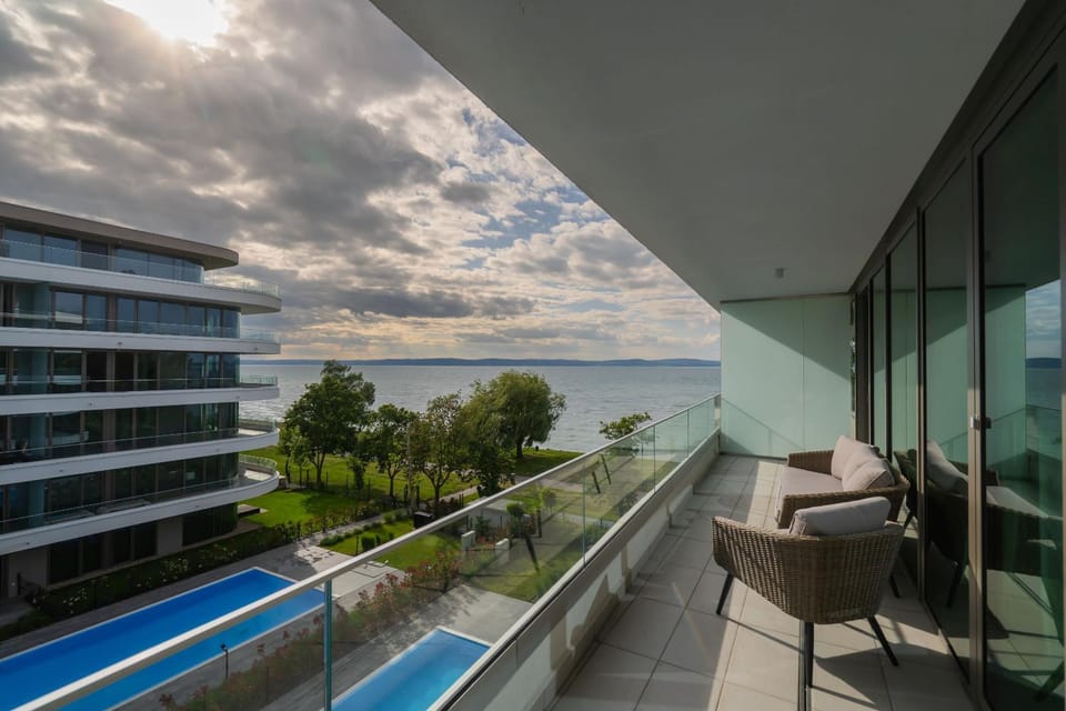 MyFlat Marble Wave Luxury Apartment in Siófok