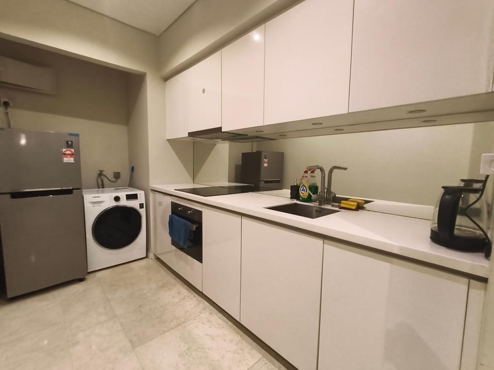Shower, Bed, Bathroom, Kitchen or kitchenette, Photo of the whole room, Bedroom, towels, wardrobe