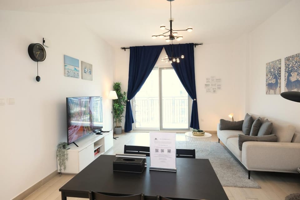 Communal lounge/ TV room, TV and multimedia, Living room, Seating area, Evening entertainment