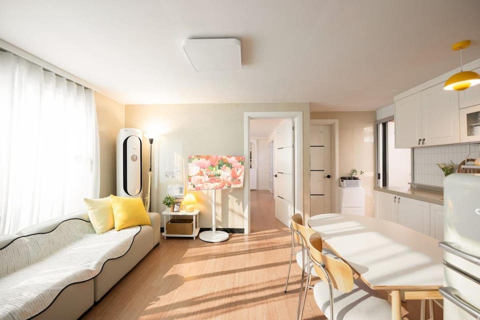 Living room, Dining area, kitchen, air conditioner