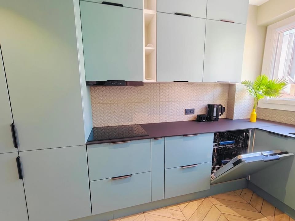 Paris Queen Suite with Aircondition Apartment in Île-de-France