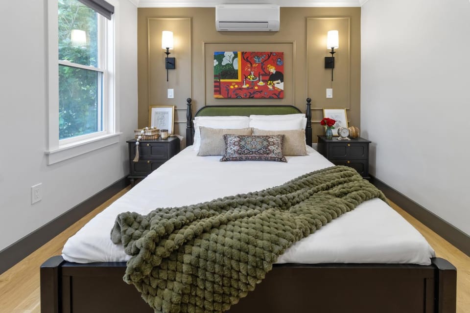 Bed, Photo of the whole room, Bedroom