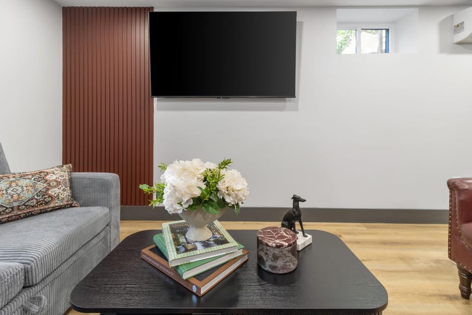 TV and multimedia, Living room, Seating area