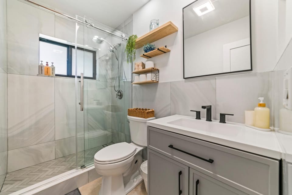Shower, Toilet, Bathroom