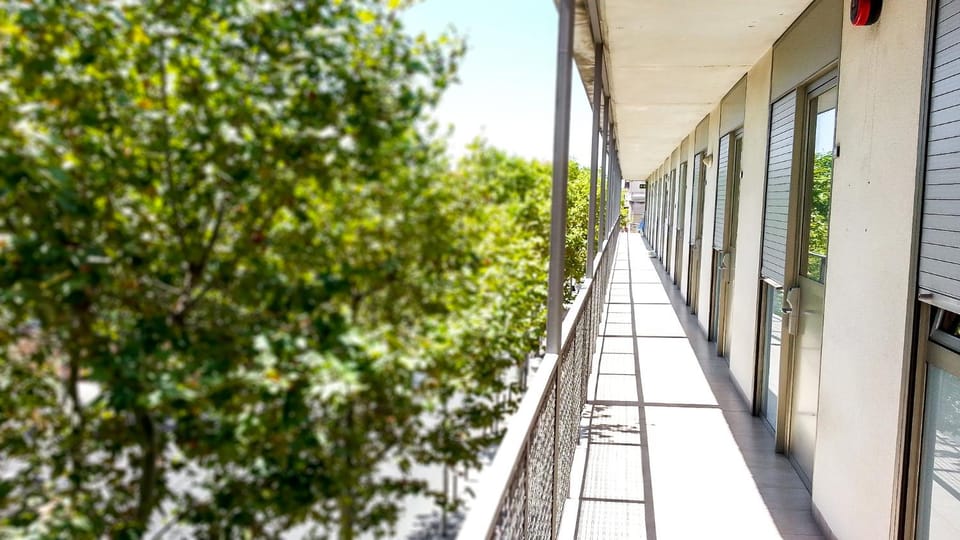 Property building, Day, Balcony/Terrace