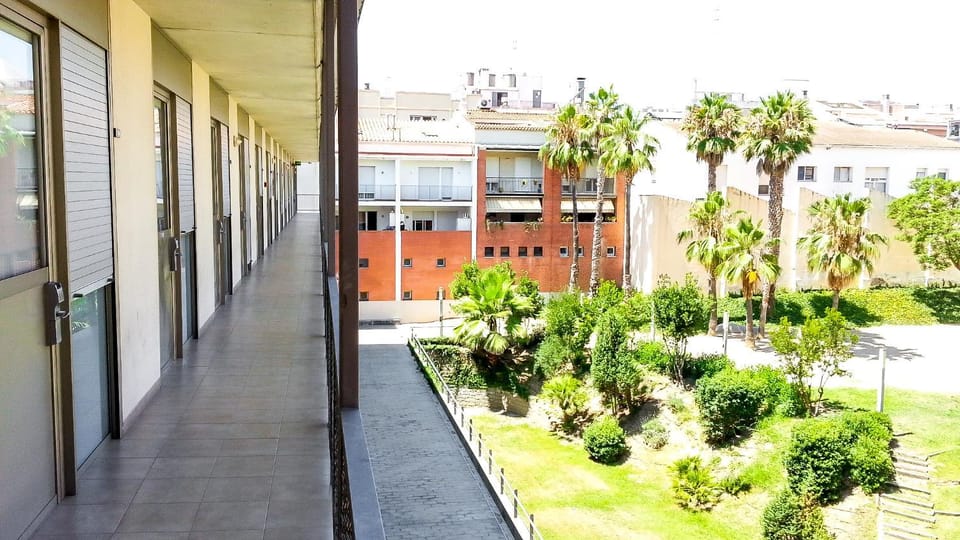 Property building, Day, Balcony/Terrace, Garden view