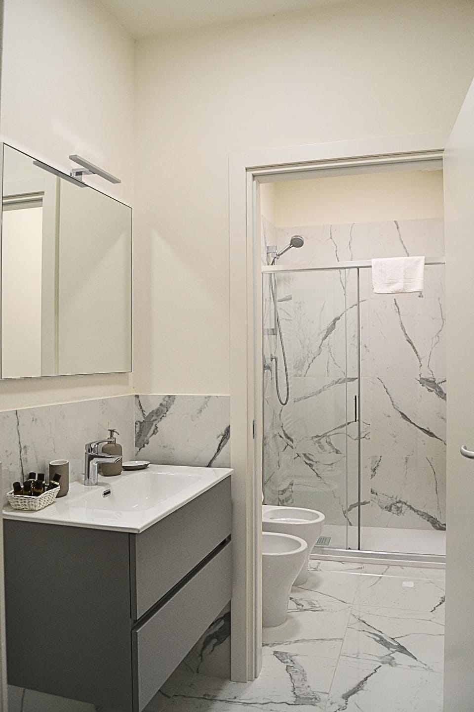 Shower, Bathroom, hair dryier, towels